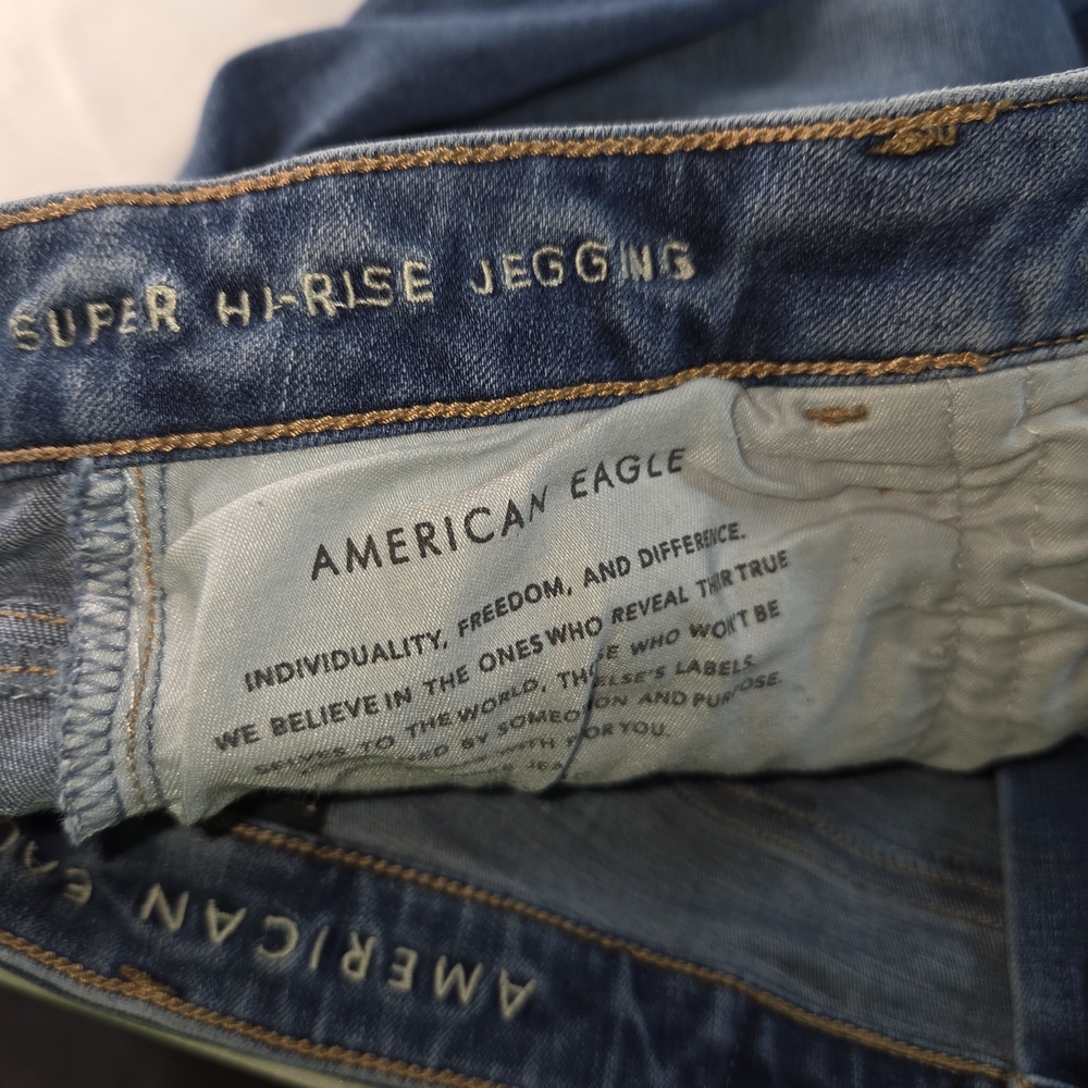 American Eagle Outfitters Light Blue Raw Edged Jeggins. Size 4. PPCP - Picture 8 of 10